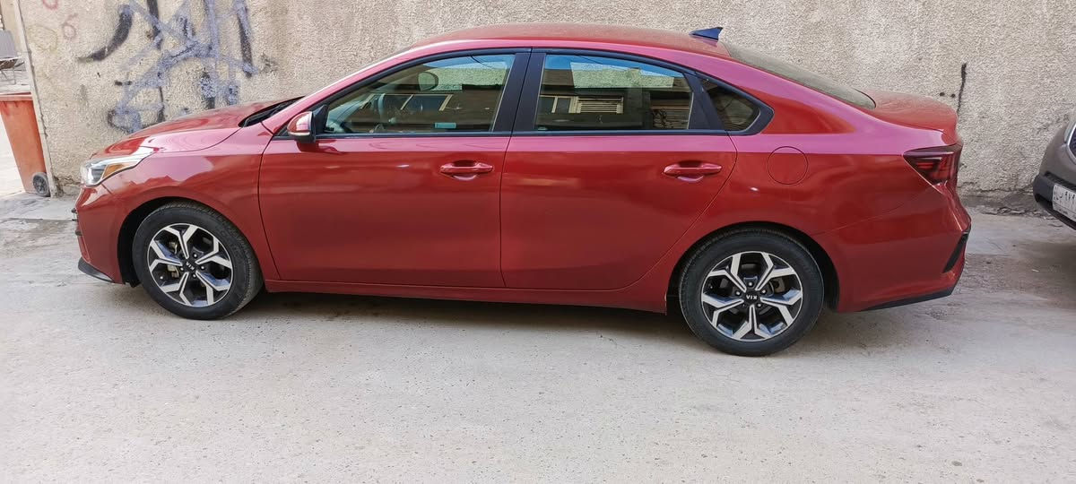 كيا فورتي 2021
ماشية 100 الف     
محرك 2000 دوش
كير مبدل من CVT ال ATM
مواصفات
شاشة 
كاميره
تحديد مسار 
وضعيات قيادة (سبورت-نورمل)
 تحكمات ستيرن
وباقي المواصفات
ضربة السيارة موضحة مع السونار بالصور
السعر 135 وبيهة مجال 
للاستفسار ***********
