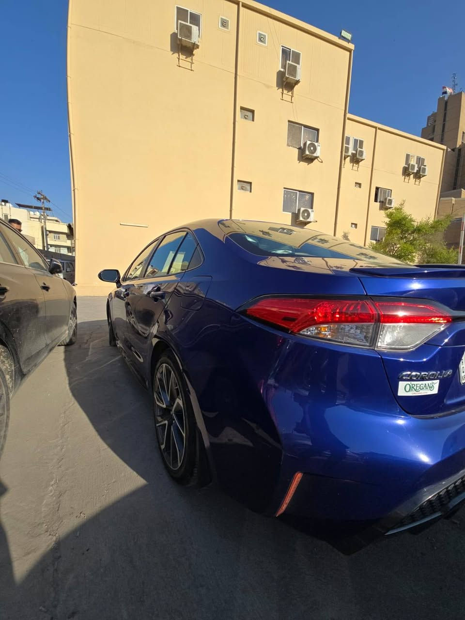 كورلا se يعني فول مواصفات مو عاديه 
موديل 2020 وارد امريكي (بدون صبغ بدون ايرباك) 
رقم اربيل الجديد باسمي تحويل ثاني يوم 

مواصفات :
-محرك 2000
-بصمة 
-تدفئة كشنات 
-شاشه الحجم الكبير
-شفتات سرعه 
-رادارات امامي وجانبي (تحديد مسار) 
-مثبت سرعه
-اوتو هولد 
-هاند بريك (بصمه)
-لايت اوتو
-كشنات مخمل
-3 انظمة قيادة (Sport ,ECO,Normal)
-الكير 10 نمر
- دبل كزوز
-اشاير بالمري

السياره كامله مكمله من كل النواحي بدون اي نقص 

حادث خفيف موجودة الصور بالمنشور مع السونار (بدون صبغ بدون ايرباك بدون دواخل )
 السيارة استخدام شخصي كلة بانزين محسن ودهن اصلي ماشية 56 الف ميل 
 مكان السياره بغداد (الدورة)
السعر 145 ورقة وبيها مجال حك جيه

للاتصال ***********
