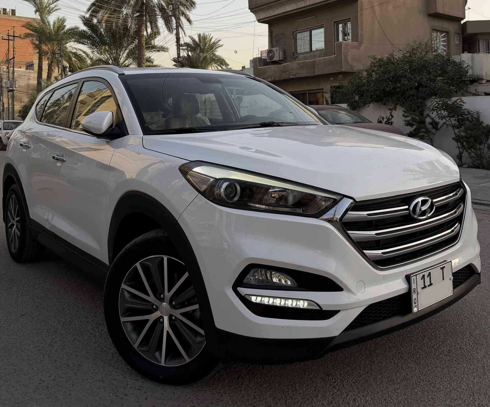 السلام عليكم
هيونداي توسان خليجي 2017  وكالة القلم السيارة ماشية 32 الف كيلو متر حقيقي شرط الفحص السيارة على ايد وحدة من الزيرو لحد الان منطلع بيها كلش قليل بحيث حداديتها مال شركة بعدها مملعوب بيها وجياست لشركة كلهن بيها 
مواصفات: 
كامرة خلفية
حساس خلفي 
لايت LED 
ويل كب كروم عدد 5 
مري شفط
اشاير مري
تحكم استيراً 3 جهات 
قطعتين تبريد
مسجل بلوتوث
لايت كهربائي يصعد وينزل
كير اوتو ماتيك
يدات نيكل
شباك نيكل
بردة خلفية
بلوجكتر 
كير اوتو ماتيك 
مراية اوتو دم عاكسة للضوء 
سبير المقدس منازل 
السيارة رقم جديد وسنوية جديدة لل31 وهزة جديدة كاملة مكملة مابيها نقص 
السيارة مكفولة كفالة عامة من الصبغ و البارد و الشخوط عدة صبغ شبرين من البنيد فقط ورصعتين بل باب لخلفي 
مكان السيارة بغداد البنوك 
والسعر : 180 وبيها مجال بسيط 
للاستفسار : ***********

