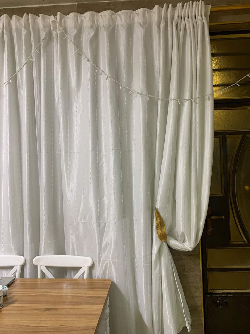 بردة تول مع بطانه بديل الحلق المخفي 
جديدة استعمال قليل 
العرض ٤ متر 
الطول ٢٧٠ سم 
المكان الوزيرية 
الرقم ***********
