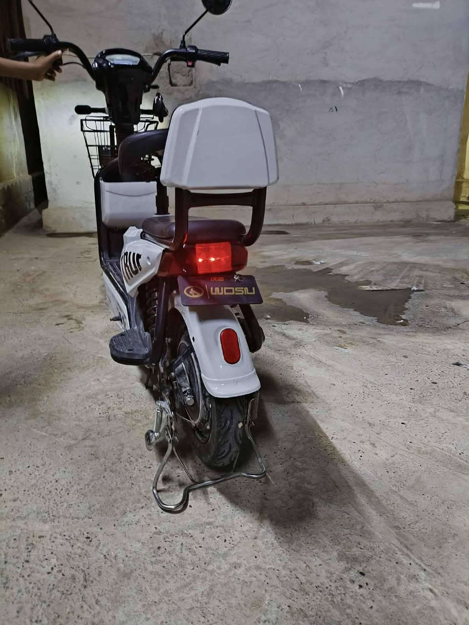 السلام عليكم
موطور شحن للبيع 
جديد بطاريات جدد
الصطوبات مايشتغلن
اربعه سويجات وبصمتين
السعر  250 وبيه مجال


**إذا كنت صاحب هذا الإعلان وتريد حذفه لأي سبب، رجاءا أرسل رسالة إلى الدعم الفني**