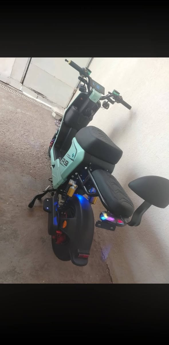 السلام عليكم
دراجه للبيع R9 2025 الدراجه نضيفه بمعنى الكلمه وجاهزه الدراجه كفاله  بطاريات 32 أمبير خمس بطاريات
ملاحظة!! (( الدراجه لون نادر )) السعر خاص رقم الهاتف *********** متوفر فقط واتساب المكان البصره ابو الخصيب
