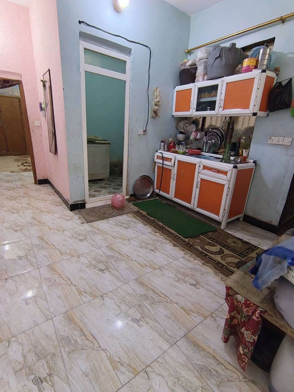 السلام عليكم
بيت مساحة 100متر استقبال وصالة ومطبخ وغرفه وحمامات والطابق الثاني غرفتين وصالة وحمامات والطابق الثالث بيتونات ثنين بلمستقبل تكدر تبني غرفتين مكانه التحرير الزراعي ***********اتصل او راسل الصفحة وتدلل السعر خاص
