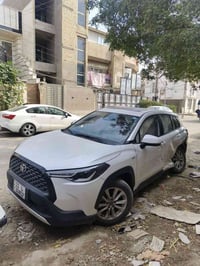 عندي هاي الكورلا كروس 2024 البارحه سويت بيهه حادث الله يجفيكم الشر وار...