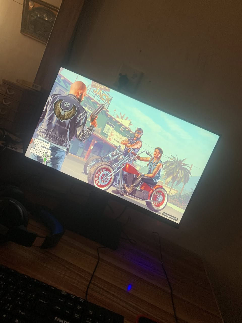 🔸السلام عليكم 🫡 
Pc  للبيع🔺 
🔹رام 8
🔸هارد 256
🔺جيل 7
🔹وندوز 10-11 معه قرص وندوز 10  ملاحضة الوندوز عندي عربي و يصير  إنجليزي ❤️‍🔥
🔸كرت الشاشة انتل داخلي سلس و قوي❤️‍🔥
🔺ملحقات كامله ❤️‍🔥
🔹تشغل العاب مثل GTA 5 و بيس و ببجي و غيرها و برامج أوفيس طباعة و كل برامج التصميم و الشغل و الدراسة 
🔸هدايا  لعبة GTA 5 في النسختين الأصلية و المحسنهGTA  Online ❤️‍🔥 و ببجي و برامج مهمه و برامج اصفح و اريل وايفاي للنت و كلشي بلكارتونة و واير لان جدا طويل ❤️‍🔥
🔺 الشاشة 
🔺نوع GALAX
🔺 الدقة 1080 HD
75 هرتز 
واضحه و جميله للالعاب ❤️‍🔥

🔹 كيبورد و ماوس و ماوس باد كلش قويات و حلوات ويجيك كيبورد هديه وياهن و سماعة كلن ارجيبي و قويات للالعاب و الشغل 😇
🔺 الحاسبه كلشي تفيد سلسله و حلوه و جميله و تستاهل ❤️‍🔥
🔸 اي استفسار مراسلة خاص عله الماسنجر  🫡
🔺 السعر 300 وبي مجال للشراي  ملاحظة ماكو توصيل 🚚 
🔹 اشتري و استمتع و هلا بيكم ❤️‍🔥🫡🥰


**إذا كنت صاحب هذا الإعلان وتريد حذفه لأي سبب، رجاءا أرسل رسالة إلى الدعم الفني**