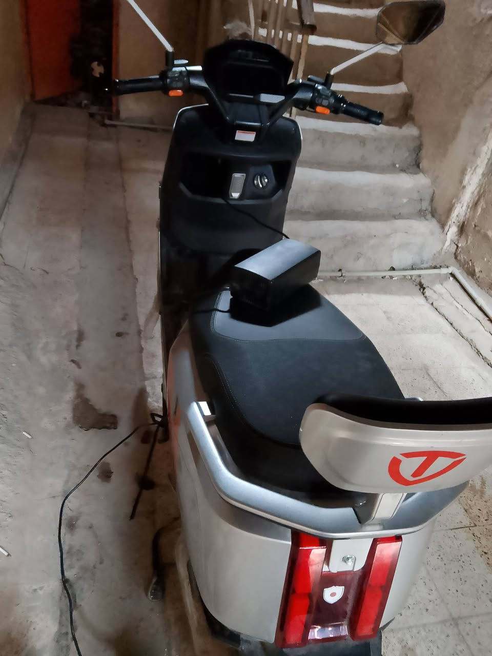 ماطور شحن للبيع نظيف نوع ريان تيسلا لايتات كامل زينون بس واحد بطارية ضعيف عدد بطاريات 6 مع 4 كنترول سعر ماطور 750 الف بيها مجال بسيط للطيبين استفسار على ***********
