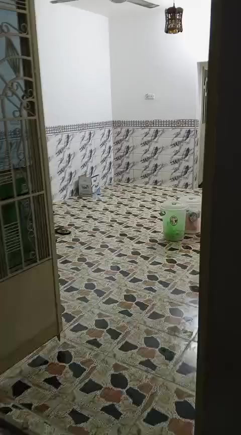 سلام عليكم الايجار 
 بيت طابق ثاني بناء حديث كامل من كلشي وجاهز السكن ومحل الايجار كامل من كلشي مكان حي رساله قرب جامع علي ابن ابي طالب 
*********** تفاصيل وسعر اتصل بل رقم
