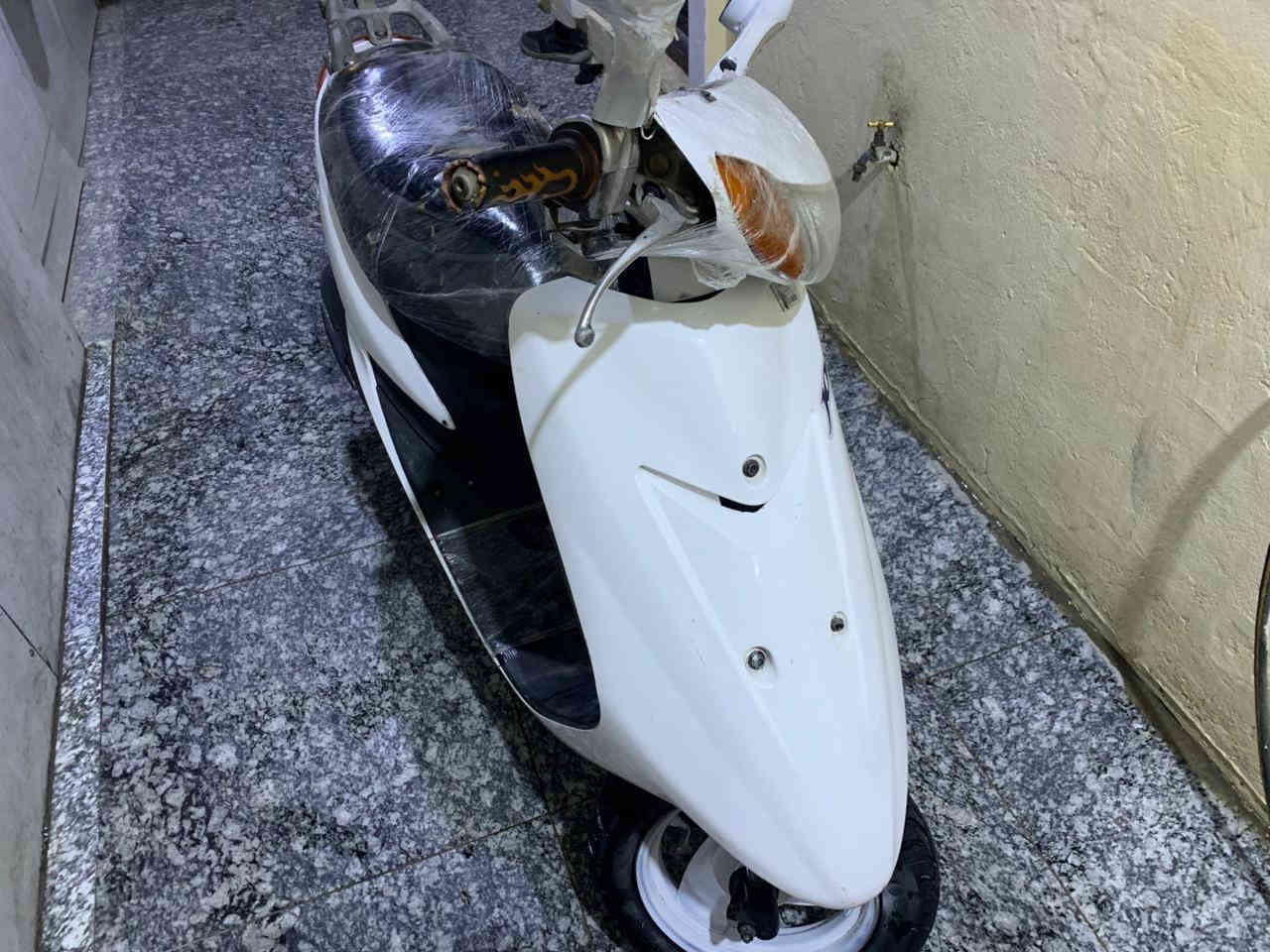 السلام عليكم دراجه عصفوريه للبيع دراجه حلوه بيه دبل رياضي و فج امامي سعر 275 و بيه  مجال الطيبين مكاني بغداد البلديات ***********
