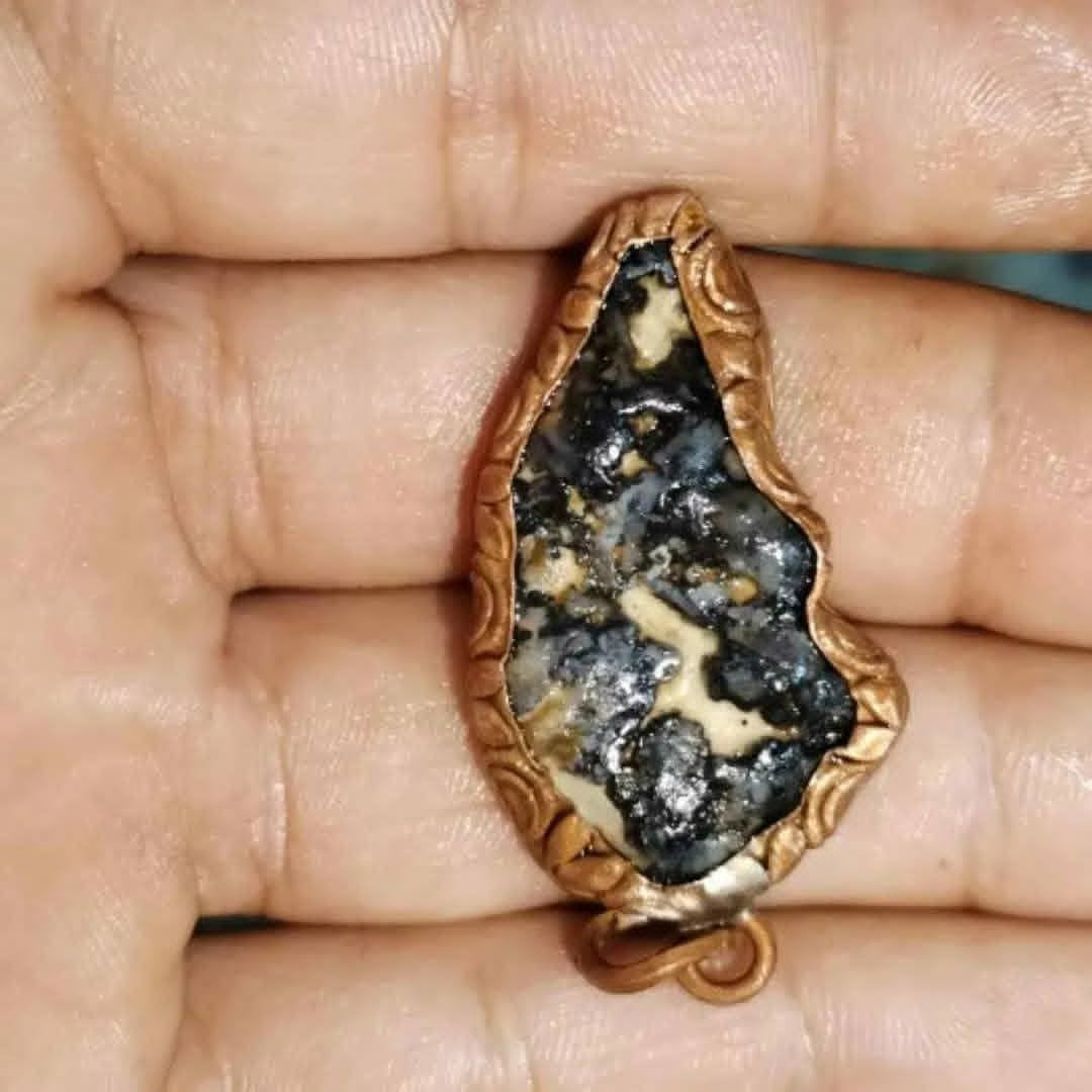 السعر خاص.  يوجد جميع انواع الاحجار  داخل الصفحه المهتم يدخل خاص ويدلل. جمله ومفرد


**إذا كنت صاحب هذا الإعلان وتريد حذفه لأي سبب، رجاءا أرسل رسالة إلى الدعم الفني**