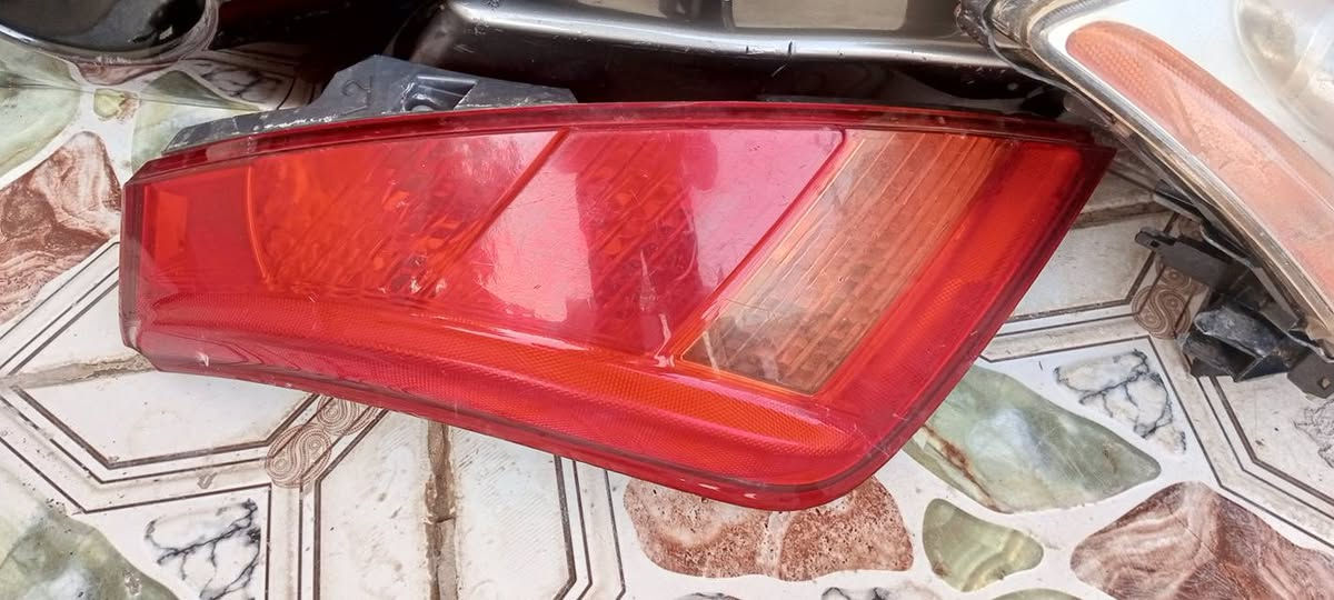 السلام عليكم غراض نيسان مورانو دعاميه اماميه وبك لات واحد ولاتات ثنين ودبه زراكات  زرف صغير العنوان ميسان 
*********** السعر 150 الف وبيهن مجال
