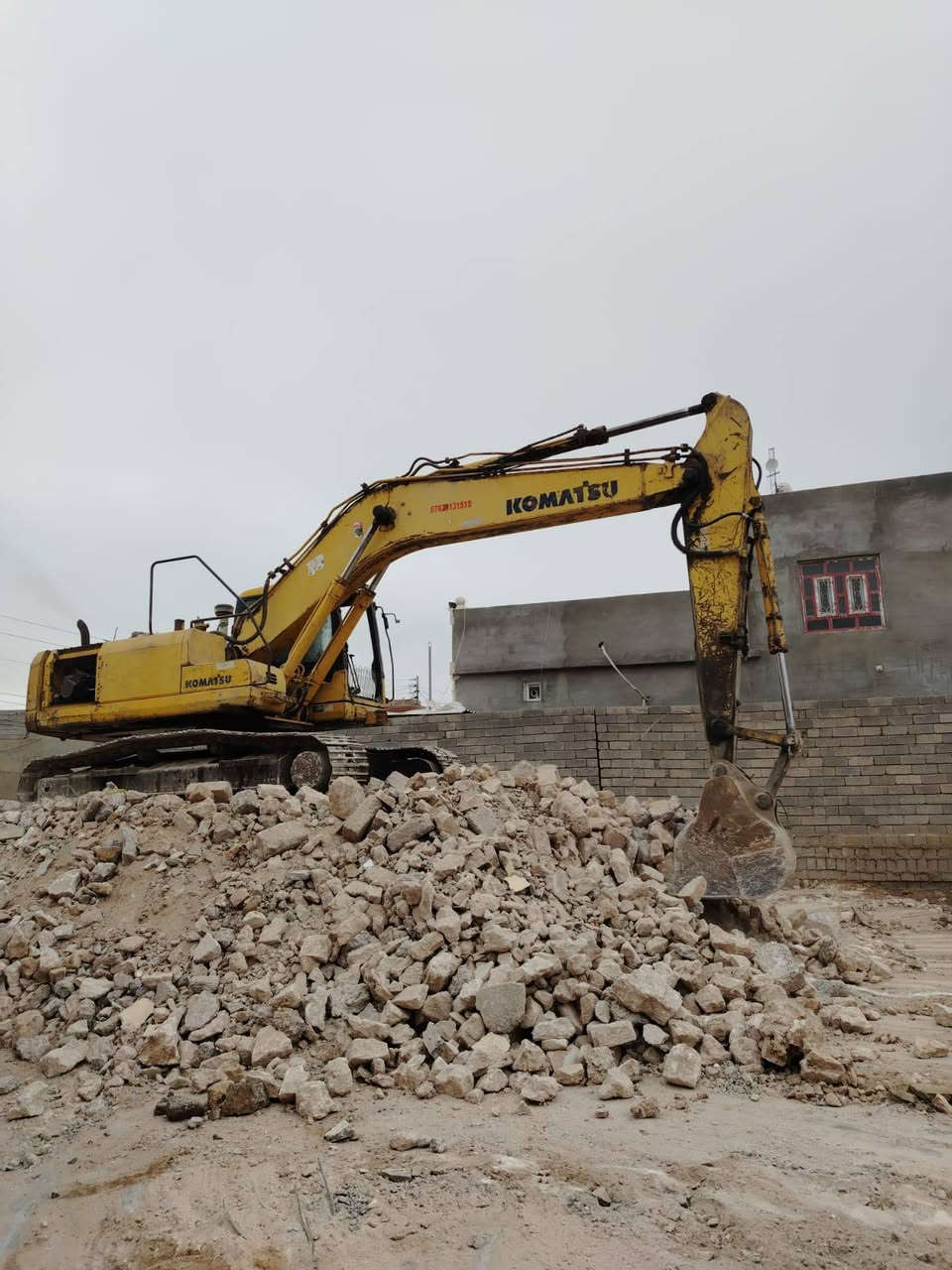 سلام عليكم يوجد لدينه نغار تفليش بيوت ورفع انغاض وتفليش أساس ونسلمك كاع بيضه رقم  الهاتف *********** .***********
