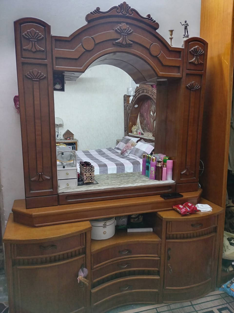 السلام عليكم غرفه تسكام صاج داخل وخارج المكان ورديه سيف سعد السعر واحد وربع ***********
