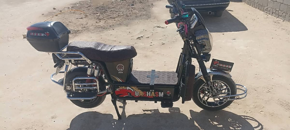 السلام عليكم هيوشه للبيع موديل 2026 دراجه كلش جديده بطاريات لوك تفاصيل الدراجه داخل الصور والمقطع الفيديو السعر خاص او واتساب *********** العنوان فلوجه
