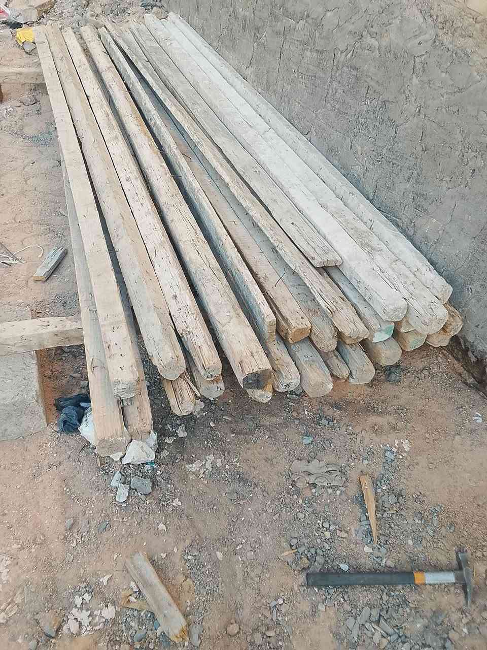 للبيع عندي 25 سير نضيفات و 35 ةوحة 3متر نص عمر وهاي المقاصير لوح وسير *********** كربلاء
