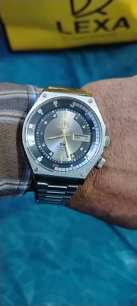 اورينت دولي • يوم وتاريخ • ستانلس ستيل