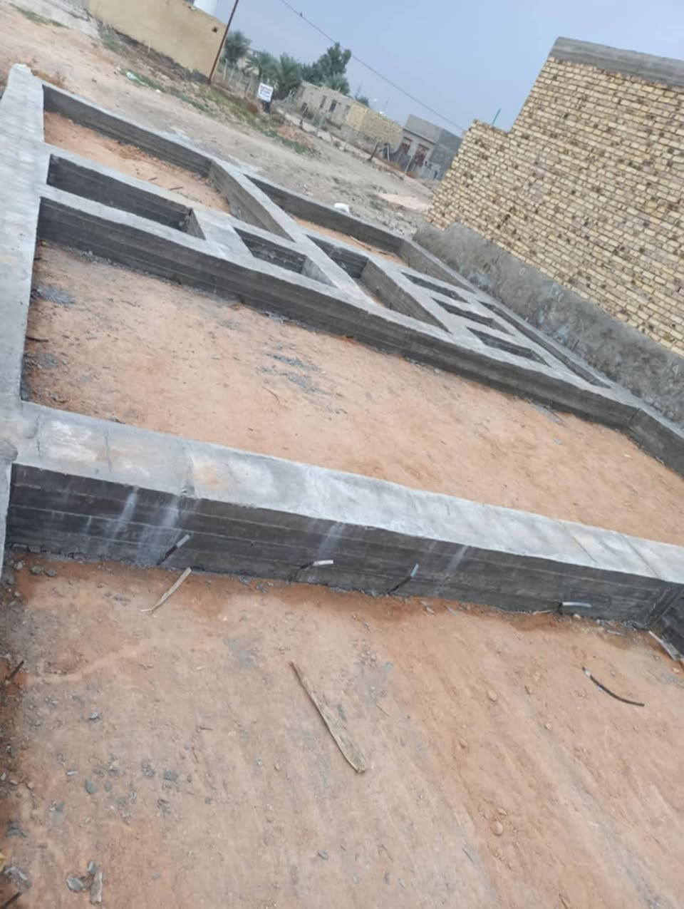 سلام عليكم  قطعه ارض للبيع    مع رباط 200م شغل درجة أولى خريطه مرتبه طابو زراعي سند ٢٥ تحويل مباشر      حي النصر قرب الساده البو خطه النزله الثانيه وجهه على البزل سنتر كدامها شارع سايدين أكثر من 20متر     للاستفسار عن سعر أو باقي تفصيل أتصل عله رقم.                      ***********  📞                 سعر مرتب اخوان
