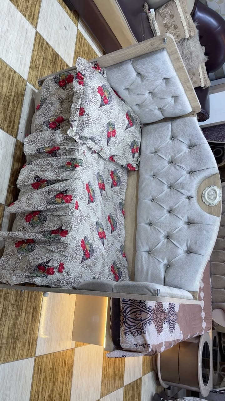 السلام عليكم غرفه نوم جديده معنا الكلمه للتواصل ***********
