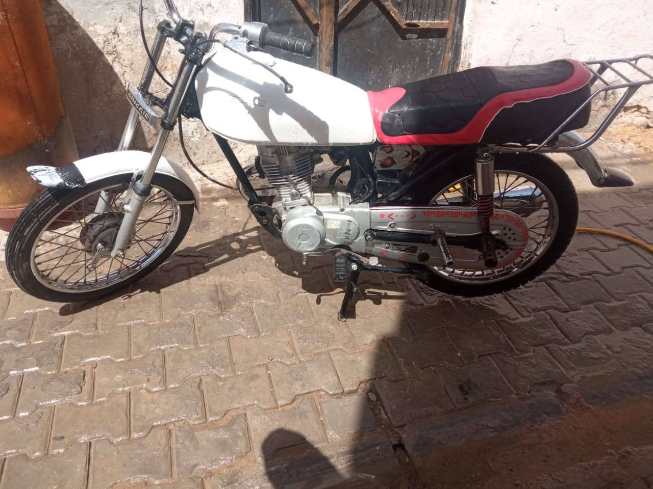 سلام عليكم دراجه نضيفه  سعرها 250 لي يريدها يراسلني ع هاذا رقم ورقم بي واتساب ***********
