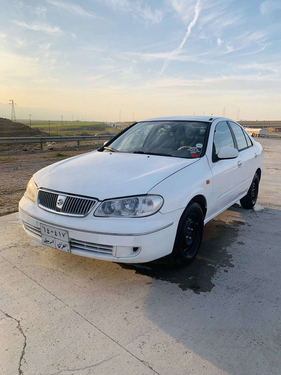 @نیسان سەنی مۆدیل 2009 سەیارەکە بێ مەسرەفە و 4 تایەو ویلی نوێی لە سەرە تەبریدو کارەبایی بە شەرت گێرو مەکینە و تەقەو ڕەقەی نیە لێدراوی هەیە سنوقەکەیو تۆزێ سەقفیشی گرتوە لای ڕاست سەنەوی ساڵێکە بەسەر چوە گێڕ عادیە و هەیکەلی جوان دیارە لە ڕەسمەکە 
ڕقەم
***********
سعر: ٧٠ومجال
