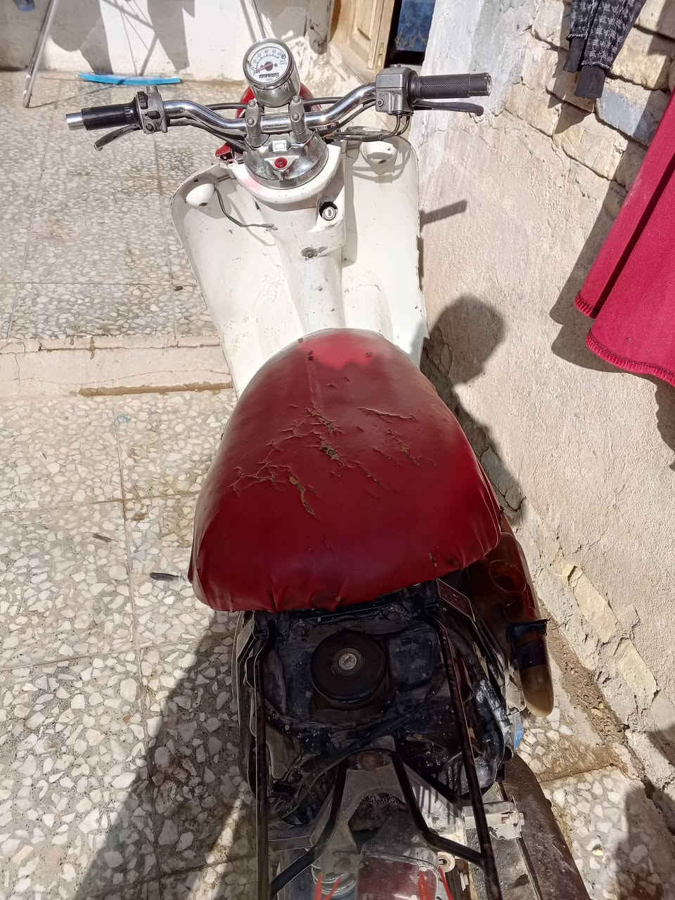 سلام عليكم دراجه عبد الحليم درجه شغله مابيه اي شي مكينته مامفتوحه المكان نجف حي  السعر 200وبيه مجال قليل هاذه رقم ***********وبي واتساب
