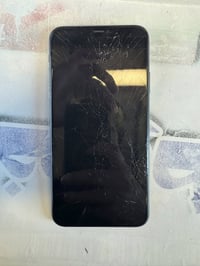 آيفون ١١ برو ماكس • ٦٤ • شاشة مكسورة