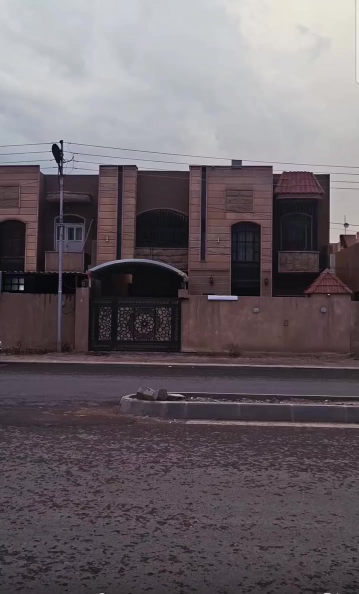 🔥 عرض تجاري مميز جداً 🔥

فرصة لا تُعوّض للاستثمار في موقع حيوي داخل مجمع الفردوس

🏡 دار بمساحة 200 متر مربع
📍 موقع استراتيجي في بداية شارع البلاج التجاري
📏 تبعد فقط 300 متر عن الشارع العام
✨ مناسب لمختلف النشاطات:
✔️ مكتب
✔️ معهد
✔️ شركة
✔️ مجمع تجاري

📌 قريب من مجمع الفردوس الطبي و ماركت تفاحة

📞 للاستفسار الاتصال او المراسلة على الأرقام :
👷‍♂️ المهندس وليد: ***********
👷‍♂️ المهندس طه غسان: ***********
