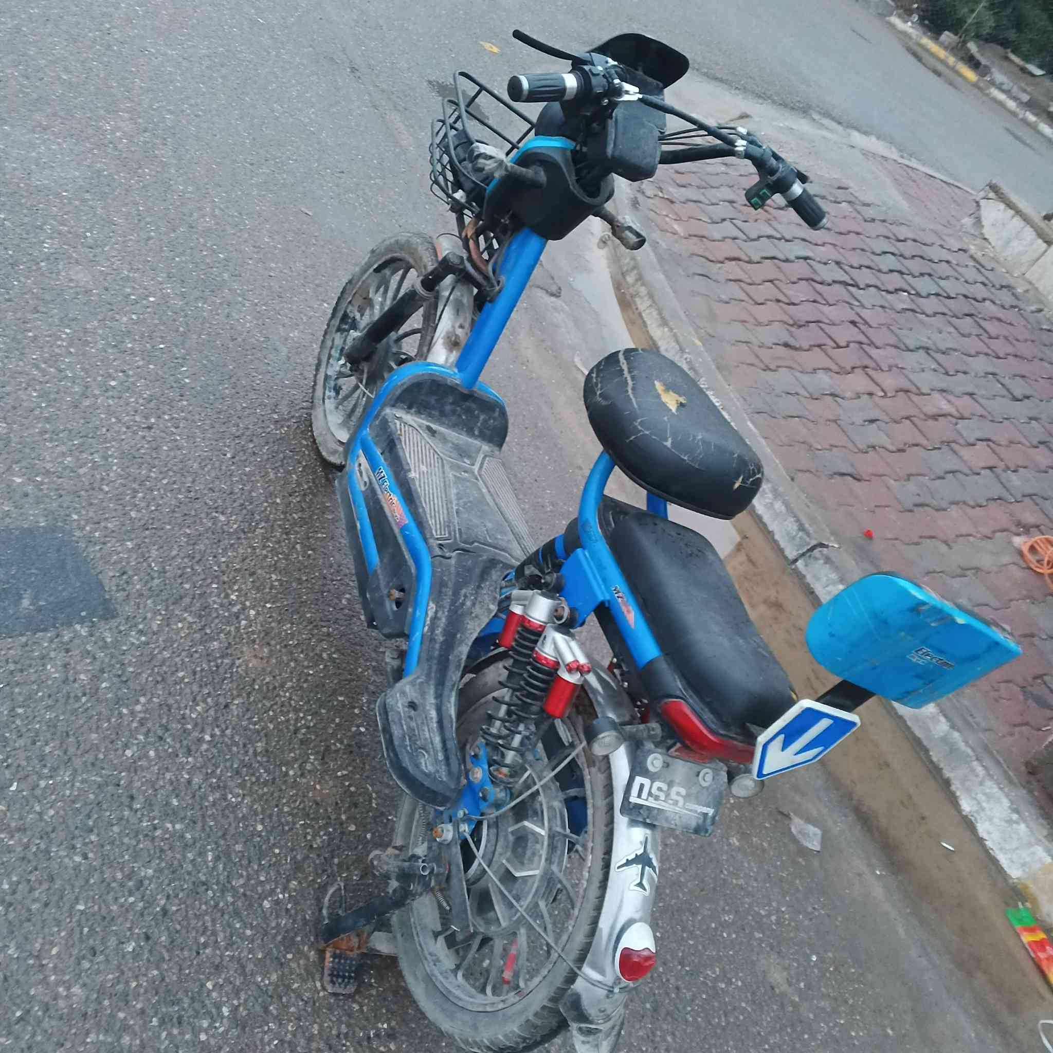 السلام عليكم بايسكل شحن للبيع 2024 حجم 20 بدون بطاريات ا السعر 100 بمجال ***********
