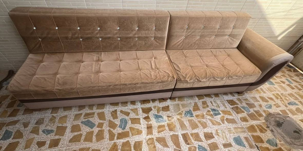 السلام عليكم ديوانية موضحة بالصور مستعملة للبيع 
السعر 80 ألف وبي مجال 
عدد 5 
التواصل 
*********** واتس :
اربيل بختياري
