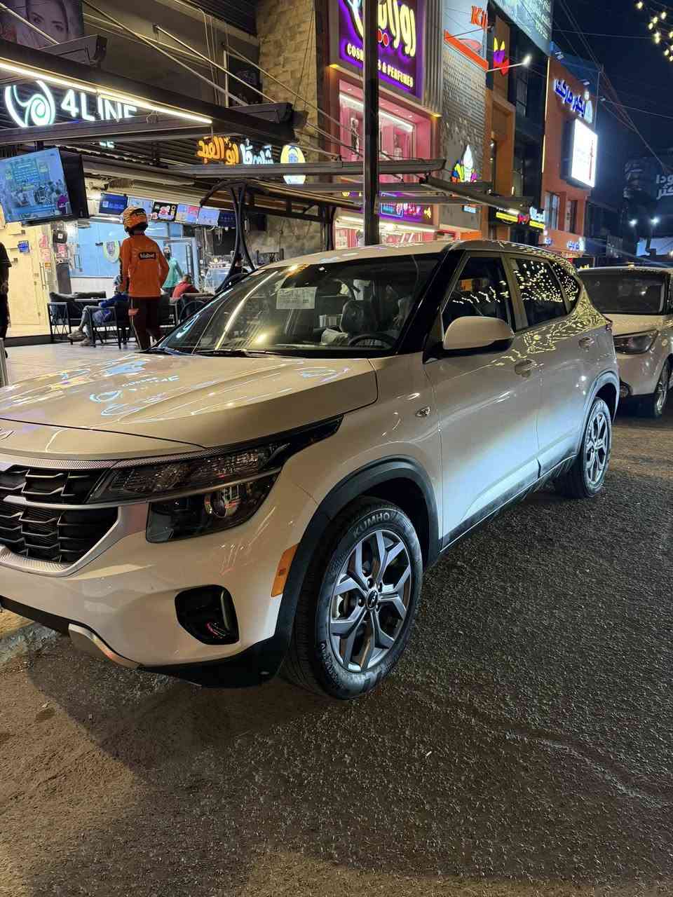 السلام عليكم سليتوس 24 وارد امريكي 
ماشيه 2000 رقم بغداد 
 بعدها ع وضع الشركه بدون أرباك تبديل جنطه نفس اللون وجاملغ خلفي صبغ  صور الحادث بالمنشور محرك 2000
دخول جديد 
المكان بغداد 
السعر 169  
***********
