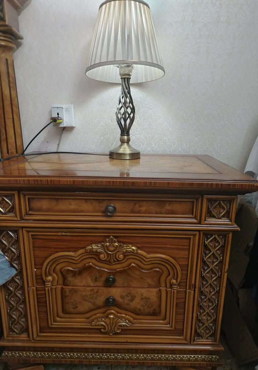 غرفه نوم ماليزي قويه للبيع ب٥٠٠ ومع الدوشك ب٦٠٠. السيديه ***********
