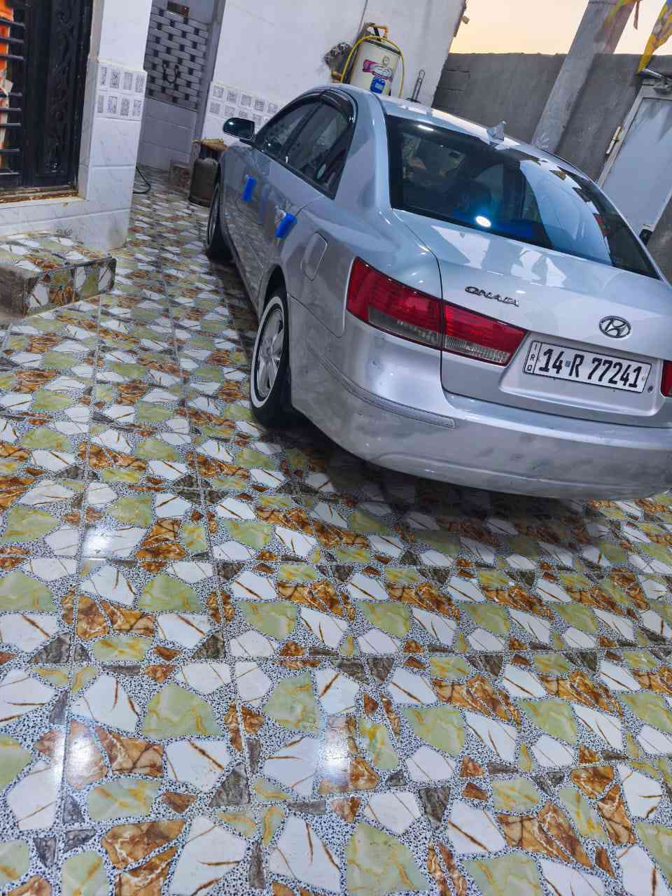 سوناتا موديل 2012اصل وارد كوري رقم دولي جديد السياره مكفوله من الضربه والعيب الشرعي كوري ماينكفل صبغ سياره جاهزه كير مكينه حداده تخم تاير. تبريد بصره *********** البصرة, العراق
