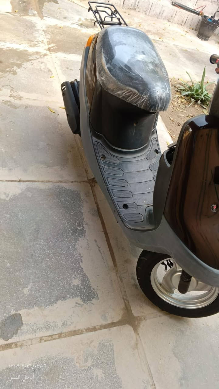 السلام عليكم هاي الدراجه جديده بلاديه  مكينه ما مفتوحه ابد دراجه احلى من الصوره السعر 450 وبيهه مجال بصيط الوراق كامله العنوان الدوره ابو دشير هاذه رقمي ***********
