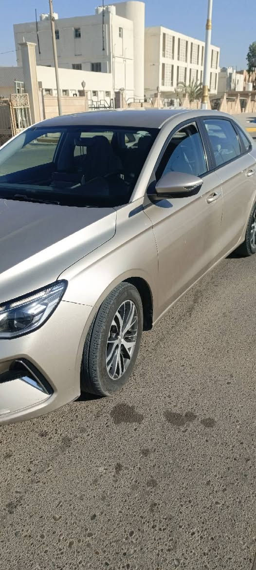 جيلي امكراند موديل 23
رقم معوقين مثنى 
 محرك 1500
گير اوتو
 شاشة كبيرة
قطعتين تبريد 
ويل كب 
اشارة بالمري
لد امامي + بلاجكتور
حساسات خلفي
بصمة ابواب +  بصمة تشغيل
العنوان المثنى 
التواصل واتساب او الاتصال 
***********
