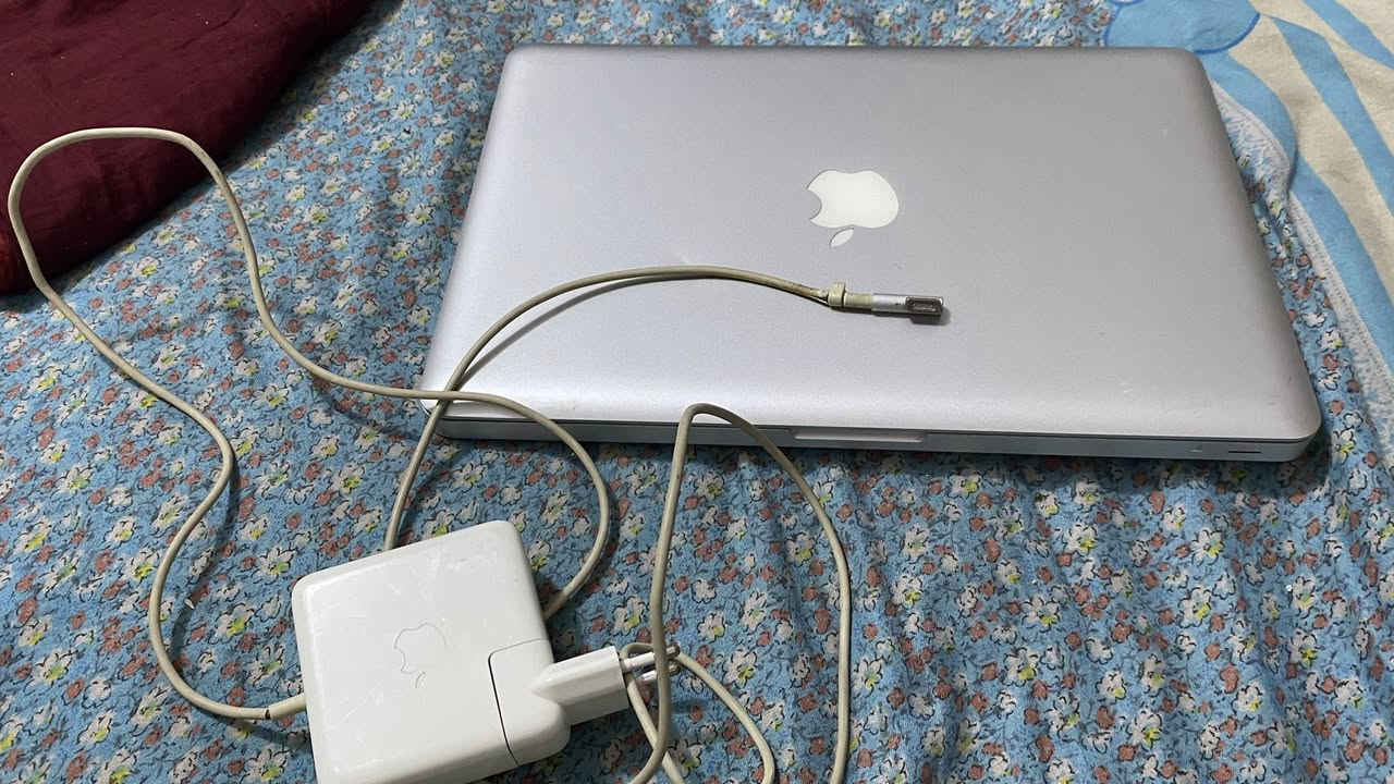 MacBook Pro 13-inch (Mid 2010)

 المواصفات:
- معالج: Intel Core 2 Duo بسرعة 2.4GHz  
- رام: 8GB (ممتازة للاستخدام اليومي)  
- كرت شاشة: NVIDIA GeForce 320M  
- شاشة: 13 إنج بحجم مناسب وخفيف  
- النظام: macOS Sierra (قابل للتحديث إلى High Sierra)
الجهاز استخدامه خفيف ونظامه معروف وآمن جهاز workstation يعني مكتبي للدراسة للتصفح وغيرها

 حالة الجهاز:
- شغال 100% بدون مشاكل  
- استخدام خفيف ونظيف  
- مناسب للطلاب أو الاستخدام اليومي  
- البطارية جيدة
- وياه الشاحنة الاصلية
- ويمكن تحويله الى نظام وندوز 
- توجد فيه ملاحظات بسيطة

 مناسب لـ:
- التصفح + يوتيوب  
- برامج الأوفيس  
- الدراسة  
- استخدام يومي بسيط  

السعر :قيم باليرضي الله

 الموقع: بغداد الدورة

 التواصل خاص او واتساب على ***********
