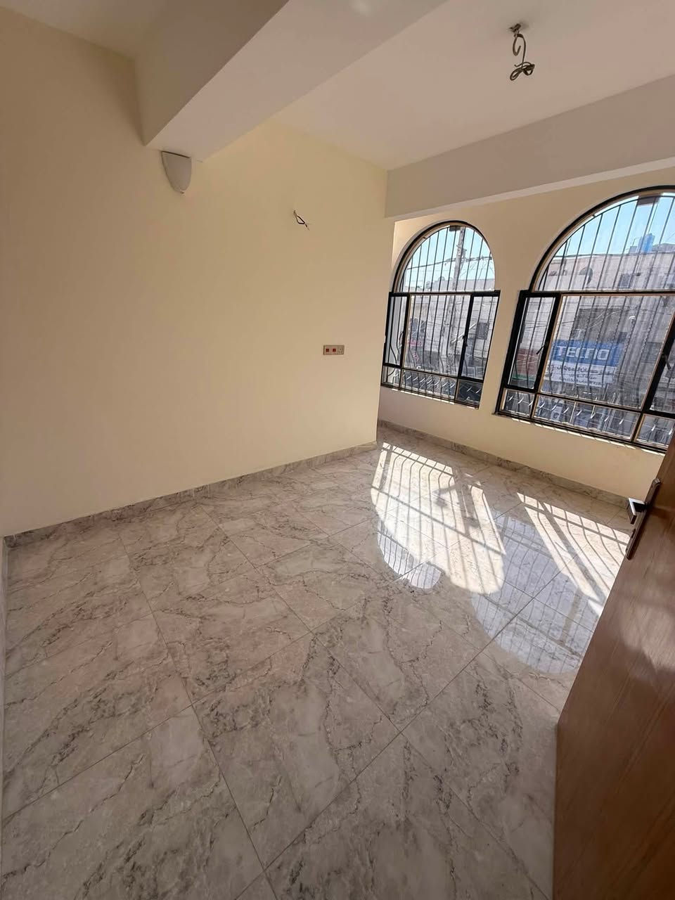 🏢 شقق للإيجار – بناية حديثة (زيرو)
📍 الموقع: البياع – شارع 20
🔹 تتكون الشقة من:
* غرفة نوم
* صالة
* مطبخ
* حمام مع تواليت
✨ بناء حديث (زيرو) وتشطيب ممتاز.
✅ تصلح لـ:
* عيادة
* مختبر تحاليل
* مكتب محاماة
* مكتب إداري
* سكن للطلاب
📞 للاستفسار: ***********
