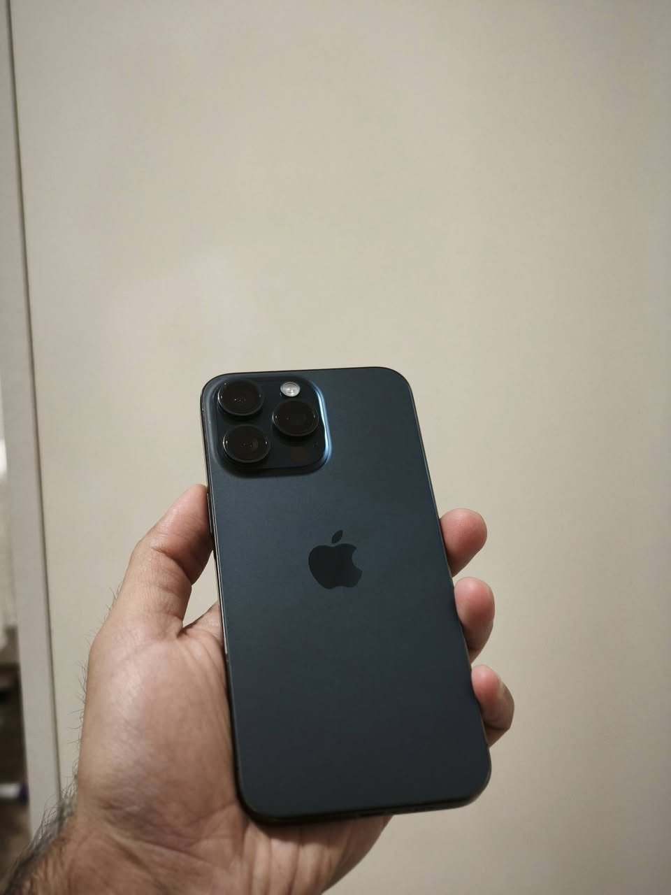 iPhone 15 Pro Max 512 GB للبيع
اللون نيلي 
ذاكرة 512 GB
بطارية 90%
كرتونته الاصلية مع وصل الشراء 

🔵 ملاحظة / الجهاز نظيف بس بي شخطتين بسيطة بالشاشة متبين أثناء الاستخدام ابد .

🔵 السعر = 1,125,000 قفل بدون عملة رجاءً
للتواصل = ***********
مكاني / بغداد - مجمع بوابة الكاظمية قرب الجسر الدوار@
