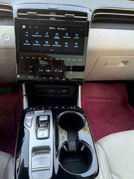 السلام عليكم
هيونداي توسان لون رصاصي غامق موديل 2023 لمتد VIP وارد امريكي كلين تايتل محرك 2500 رقم بغداد سيارة رياضي
فووول مواصفات 6 كاميرات
        (.   58  الف. ) 
مكفوله كفاله عامه بدون قطرة صبغ بدون ايرباگ (جميع الايرباگات سليمه)

فقط :طخه بسيطة بل جنطة يم كلمه توسان اقل من الشبر معدلة على البارد والباقي مكفول

المواصفات:
- تتقدم وتترجع بالبصمه
- كاميرات محيطيه عدد 4
- كشنات جلد ابيض
- كشنات اماميه كهرباء 
- كشنات اماميه تبريد وتدفئه
- كشنات خلفيه تدفئه
- خزن كشنات memory 
- تدفئة ستيرن
- حساسات اماميه
- حساسات خلفيه
- بصمه
- بانوراما
- تشغيل عن بعد 
- فور ويل 4X4 H-Trac
- لايتات زينون و LED
- رادارات جانبيه Blind Spots
- رادار امامي تحديد مسار ومانع تصادم
- سستم صوت BOSE
- شاحن واير لس
- شاشه كبيره
- دشبول ايباد
- قطعتين تبريد 
- ايقاف ذاتي اوتو ستوب
- اوتو هولد 
- نظام نزول منحدرات 
السعر 238$ وبيه مجال 
عنوان: بغداد حي البنوك

***********
