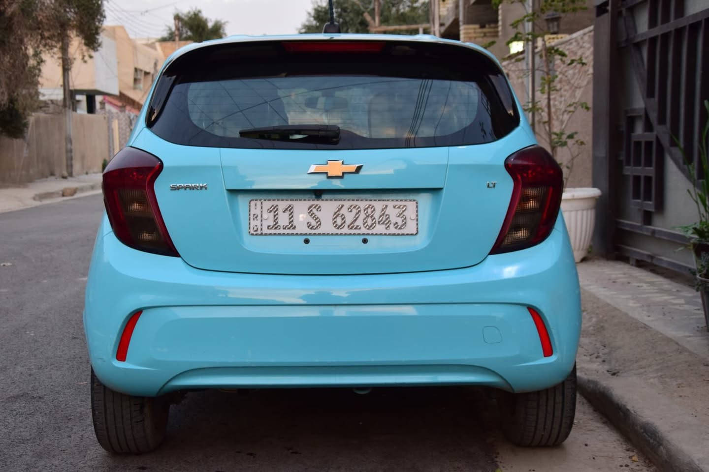 سلام عليكم
شوفر سبارك موديل 21
اللون مميز مواصفات عادية 
تخم تاير السيارة بعدها بلادية محرك مكفول كير مكفول السيارة عندي جانت ماشيه ٤٠٠٠ وحاليا ٤٥ الف جديدة جدا بدون نواقص حادثها بنيد فقط بدون دواخل السياره بأسمي السعر 105 ورقة وبيها مجال مكاني بغداد حي الاعلام .

حي الإعلام السيديه
***********
