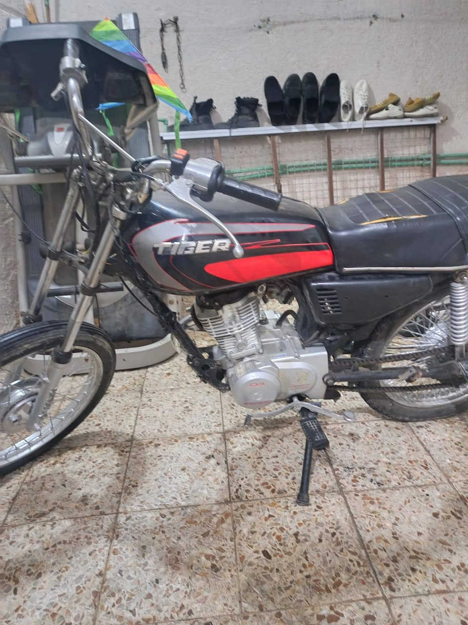 سلام عليكم دراجه تايكر للبيع محركه مامفتوح اوراقه ضايعه بيه بليته 475 بيه مجال غراضه كله موجوده كفاله من سرقه مكاني البصره أبو الخصيب حمدان ***********
