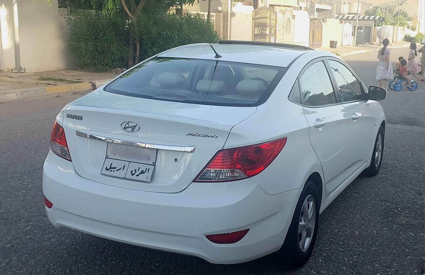 للبيع سيارة هونداي اكسنت موديل ٢٠١١ خليجي شكل الجديد فول مواصفات ١/١ سيارة جديدة مكفولة كفالة عامة من الصبغ و التبديل بي مكانين بسيطات على كد اصبعين تعديل بارد و الباقي شخط مابي سيارة ماشية (١١٠ الف حقيقي ) كير و محرك مكفول و ما مفتوح بشرط و بيها دفتر بنزين يعني سيارة ربع دينار مصرف مابي سيارة شرط الفحص 
مواصفات 
ويل كروم 
سقف سلايت 
بلاجكتور 
٥ مخدات 
داخل اصفر 
تجوة 
خدمات 
٤ جامات كهرباء + مراية كهرباء 
اشارة بالمراية 
محرك ١.٦ دوش
كير اتوماتيك + عادي 
كشن جك 
تبريد بالشرط 
٤ تايرات جديد 
نظام ECO + NORMAL 
و بعد مواصفات هواية مكان سيارة كركوك سعر ١٠٢ و بي مجال بسيط رقم موبايل *********** كركوك, العراق
