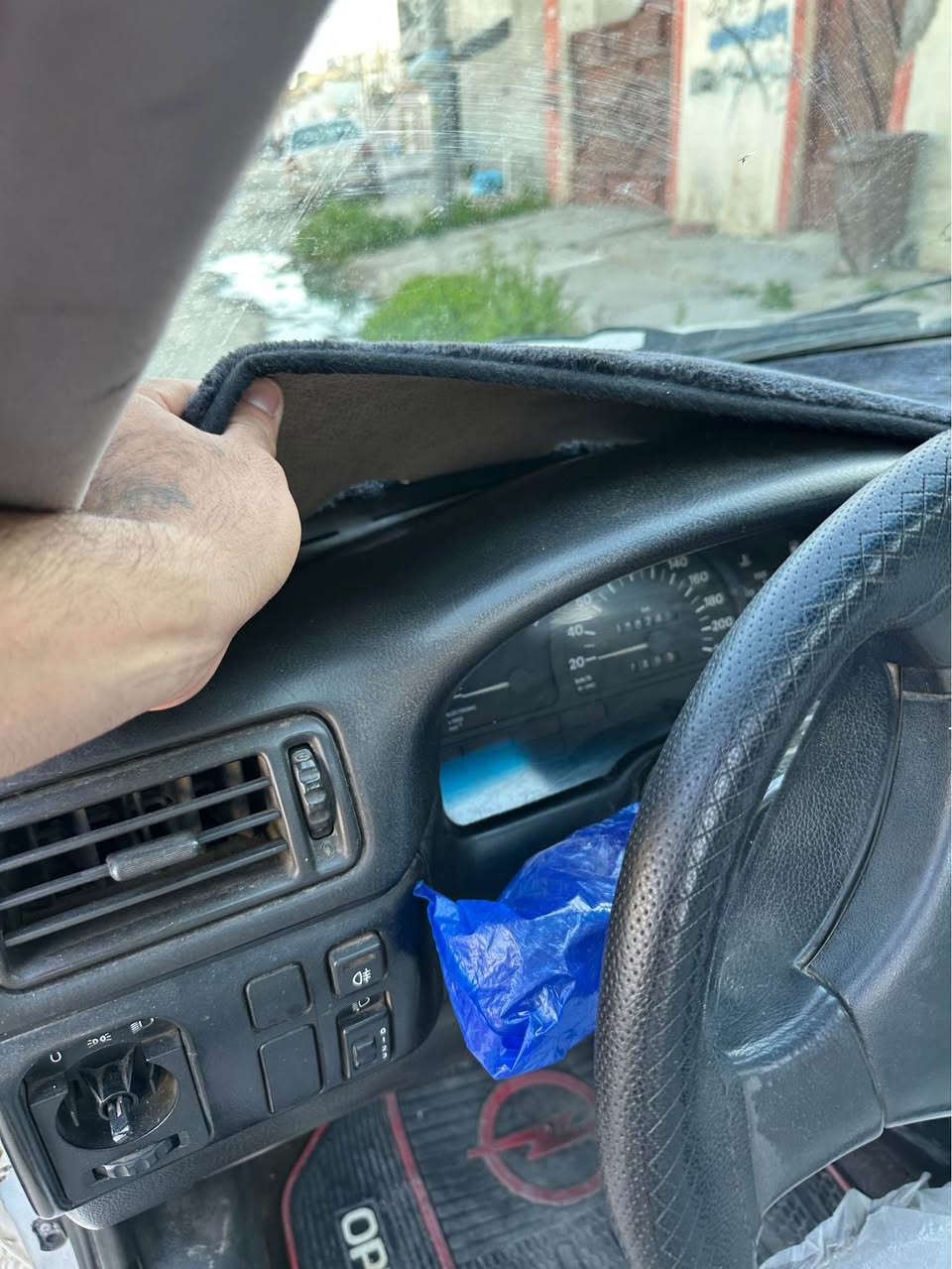 سياره اوبل موديل 1992 محرك 16 قايش عريز بأسمي هزه جديد 2026  شرط وكاله تحويل كوبون بنزين بيها   اتنين جام كهرباء گير محرك شرط كاهربايات شرط سياره نضيف لايتات زينون تايرات جديد رقم كركوك سنويه 2029 جديد  سعر 39$ بي مجال قليل 
رقم وتساب*********** كركوك, العراق
