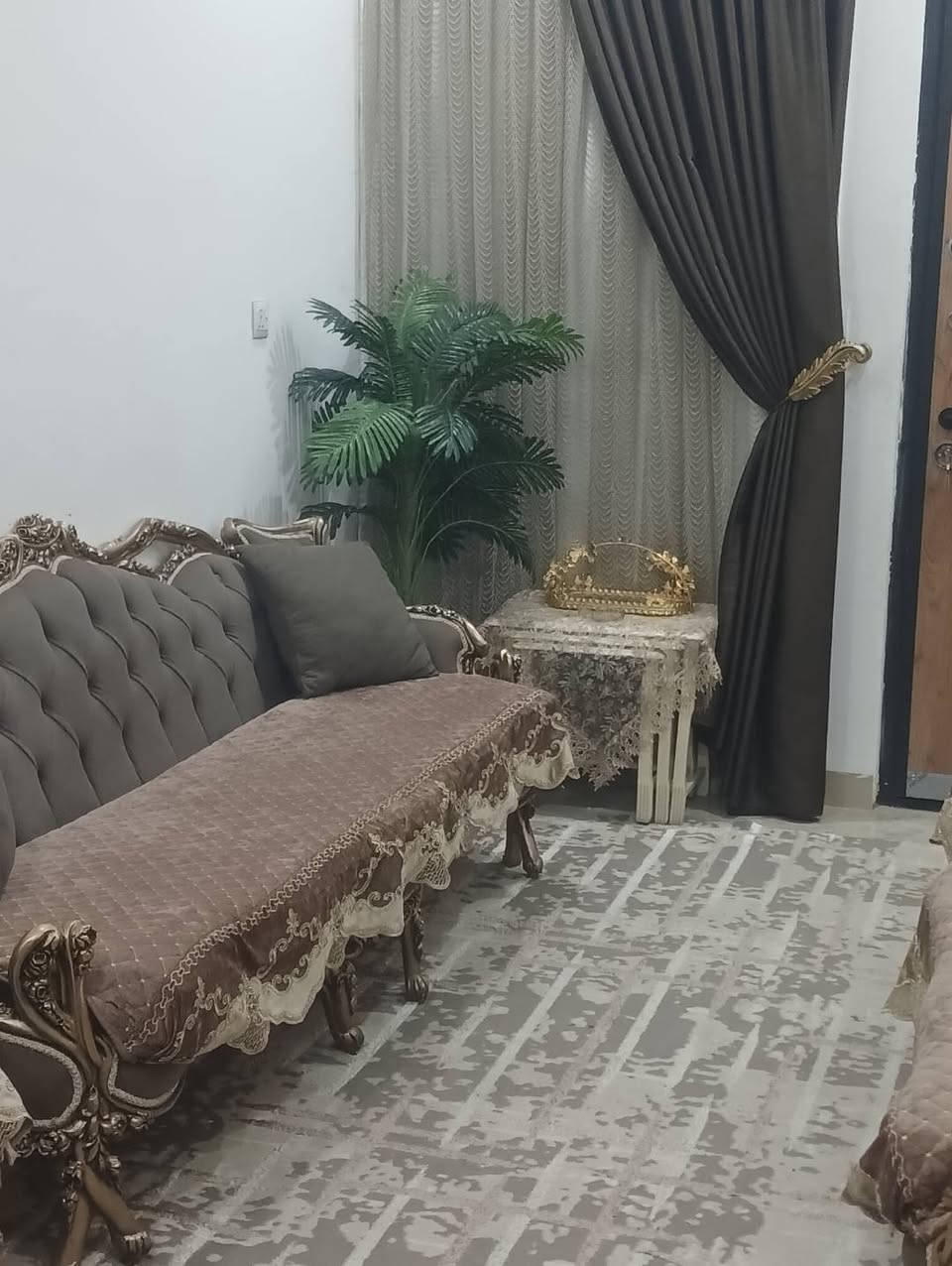 المساحه 80 متر
الواجها 4

النزال 20

البيت بناء حديث في البياع شارع 4 الثالثه سعر البيت

                          (275)  مليون وقابل للتفاوض 

للتواصل ع الارقم التالي 

***********

البيت يحتوي على طابقين ونص

الطابق الاول - استقال مطبع وغرفه وترك وخدمات صحيه 

الطابق الثاني - غرفتين وخدمات صحيه

نص طابق - يحتوي ع غرفه وصحيات + اكبالك الصطح هاي صور البيت بلكامل
