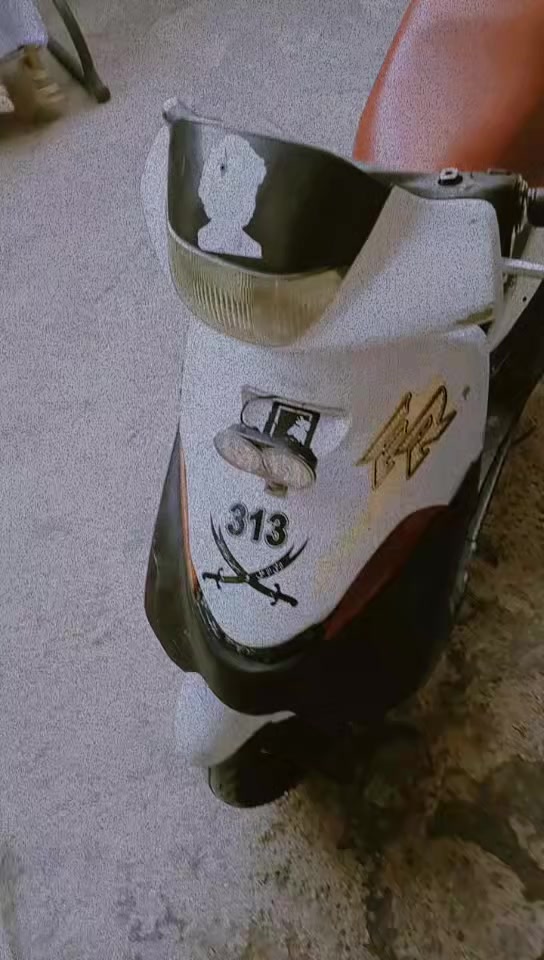 السلام عليكم ورحمه الله وبركاته اخواني دراجه نوع فراشه 140دراجن نضيفه وحلوا صلنصه رياضي سبع الوان العنوان ابوغريب النصر والسلام الحصوا لاستفسار لاتصال علا رقم ***********السعر 150وبيها مجال لشراي
