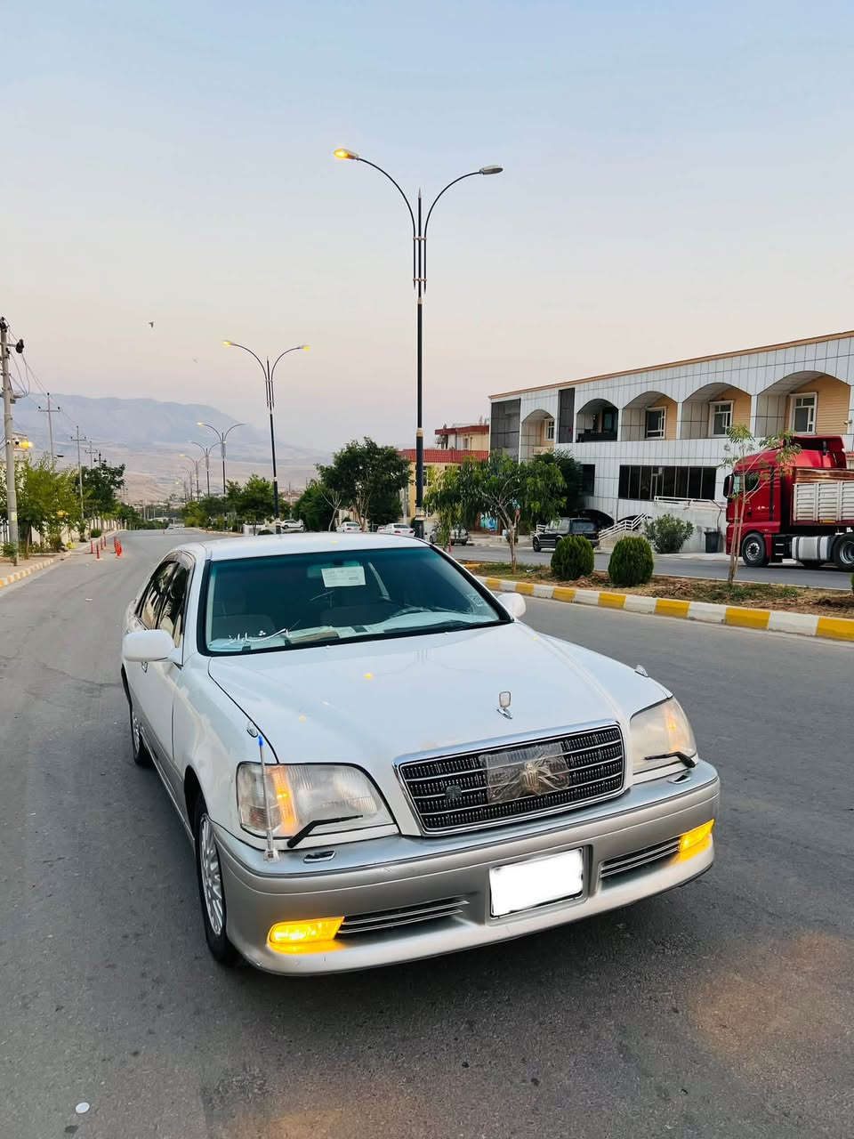 مه ليكه بؤفرؤشتن
كامل كامل مه سروف كراوه 
سه ياره كه به س موسه بؤياخيشى نيه)
ماشلا سه ياره كه سفر سفره وه سفى ناوئ ئه مه سه ياره ى هيلاك كرياو نيه 
١دوگمه 
شاشه 
ته حديد سورعه 
ته بريد ساردو گه رم به شه رت 
دوا كريستال
بئچالو بئ شوخت 
٤تايه و ويلى سفر 
ناوزه رد كوشنه كانى سفر سفره ئه لئى 
كه س دانه نيشتوه له سه رى. 
سكوانو ده شپولى سفره زؤر جوانه 
فؤرميكاى زؤر نمونه يه. 
مه كينه ديفؤر بچوك 
ماشلا سه ياره زؤر نازارو جوانه نمونه يه له جوانى له ره سماچؤنه روبه رويش وايه. 
تكايه مشته رى نيت ته له فون مه كه. 
***********
