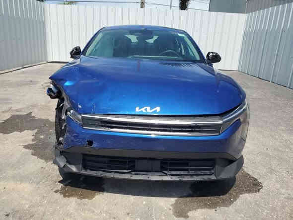 السلام عليكم 
K4 2025
دخول جديد منفيست باسمي
تترقم شمالي
ابيعها على حادثها 
مكان السياره بغداد
السعر ١٤٣ وبيها مجال 
***********
