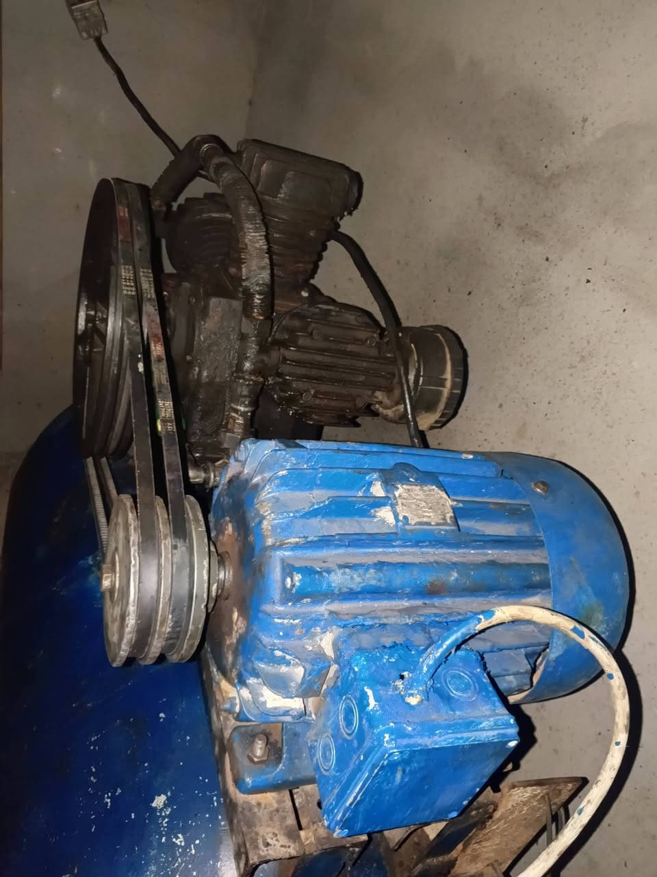 ﴿اللهم صل على محمد وآل محمد ﴾: السلام عليكم كمبريسر صدامي ثقيل الوزن ٣ بستم تتريس سريع حجم البطل (٤٥٠-L) ماطورها ٧.٥ تفصل عند القياس المحدد وبيها نظام حمايه من الكهرباء السعر بـ ٦٥٠ وبيها مجال بسيط 
م :  واسط - الحفريه - شويفي 
***********
