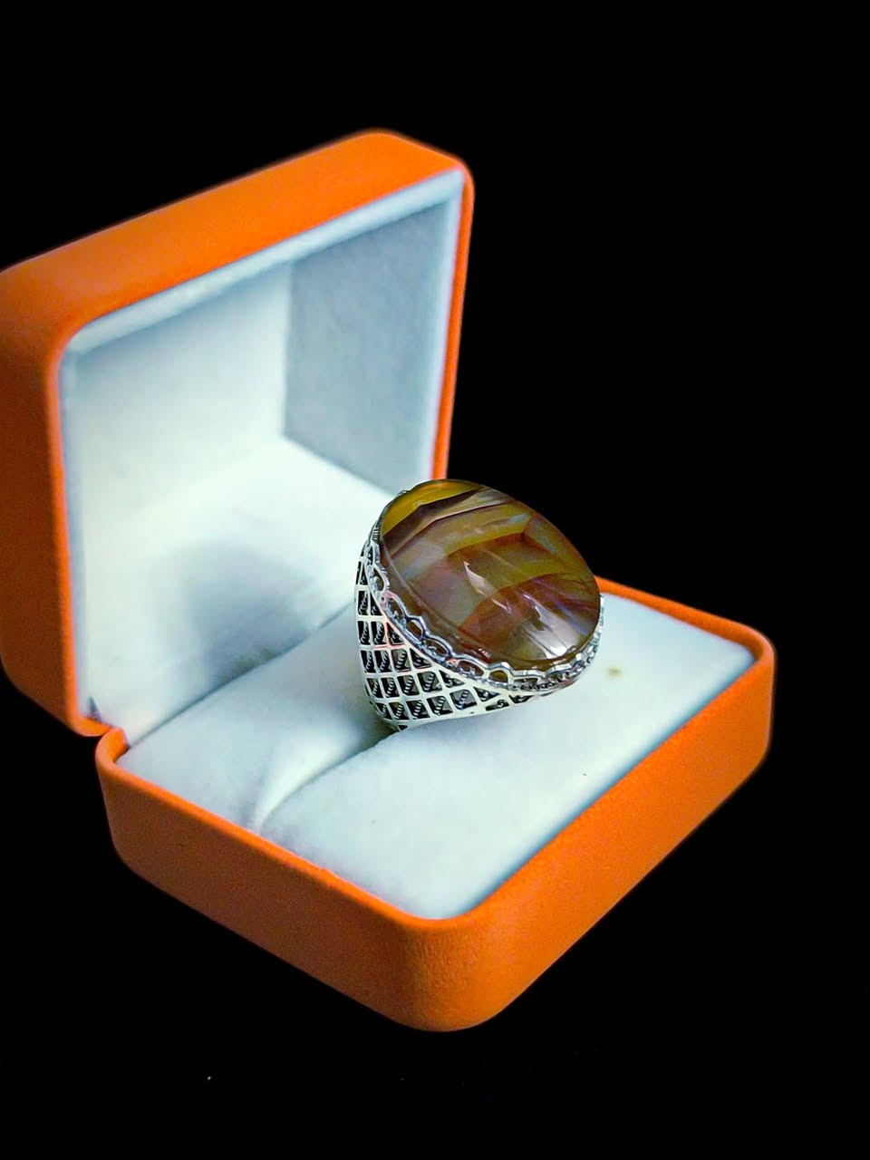✨💍 عرض مميز لمحبي الفخامة 💍✨

نقدم لكم أرقى التشكيلات من #الأحجار #الكريمة #الطبيعية 100% المختارة بعناية،
وبأجمل الخواتم الفضية السلطانية المصاغة بحِرفية عالية وعيار #فضة925.

كل #خاتم عندنا يحمل لمسة #ملكية…
وكل حجر يحكي قصة من الجمال والأصالة.

✔️ #أحجار طبيعية بجودة ممتازة
✔️ #صياغات فاخرة بتصاميم سلطانية
✔️ #هدايا راقية ومناسبة لكل المناسبات
‏مراسلة علي سيلفر عبر واتساب. https://wa.me/967776715229


**إذا كنت صاحب هذا الإعلان وتريد حذفه لأي سبب، رجاءا أرسل رسالة إلى الدعم الفني**
