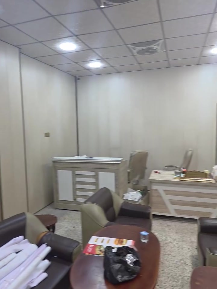 محلات للايجار نزال 8.5 ولوجه 5امتار العماره ركن الي بنهايه شارع عشرين مجاور ابو لانشائيه ***********

