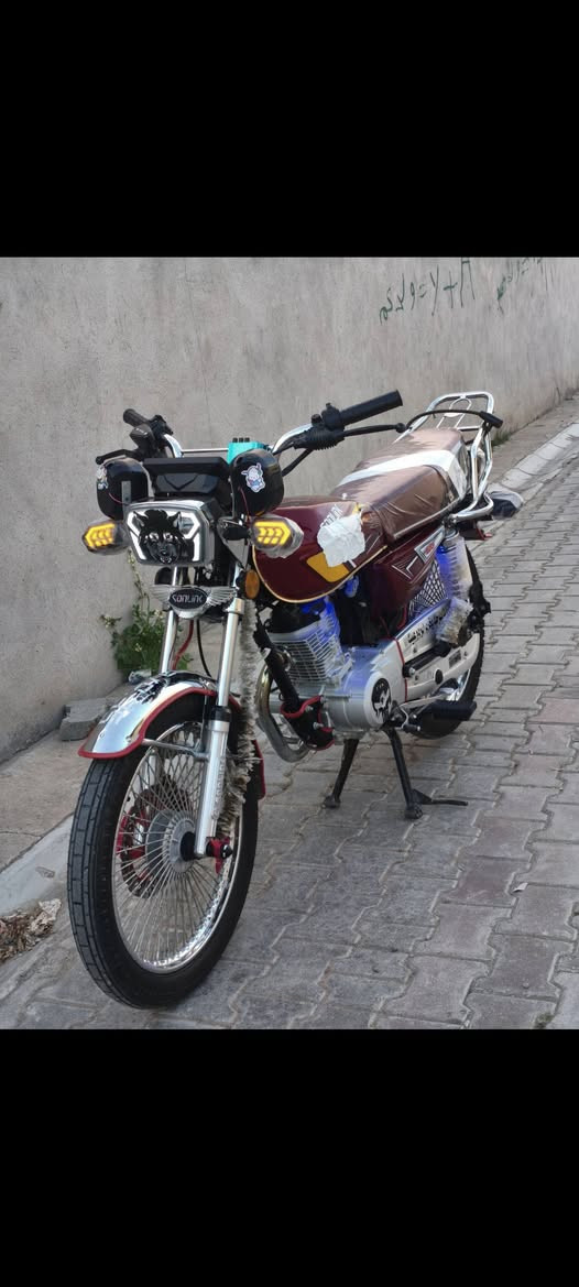 السلام عليكم للبيع سونك موديل25شكل جديد باب اول دراجه مكفوله شلعه معدل فول كهربأيات كلشي شغال اي نقص مابيها اوراق كامله نضافه شوف عينك السعر 670مجال بسيط مكاني جلولاء شراي اتصل*********** او خاص
