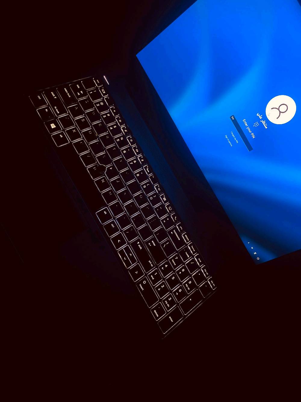 � لابتوب HP EliteBook للبيع (استعمال شخصي)

عندي لابتوب خاص بي للبيع بحالة نظيفة جداً واستعمال خفيف، مناسب للدراسة والعمل والتصفح.

✨ المواصفات:
• نوع الجهاز: HP EliteBook
• رام (RAM) جيدة تشغل البرامج بسلاسة
• يدعم SIM كارت للإنترنت المباشر
• بصمة إصبع لفتح الجهاز بسرعة وأمان
• Wi-Fi سريع واتصال قوي بالإنترنت
• شاشة واضحة وألوان جميلة ومريحة للعين
• أداء سريع بالتشغيل وفتح البرامج
• بطارية جيدة تدوم فترة زينة
• منافذ متعددة: USB – HDMI – مدخل سماعات – مدخل شبكة
• كيبورد عربي + إنكليزي
ذاكره ٥١٢ssd الرام٣٢
المكان البوبيات عمود٧٩
السعر٥٠٠ وبيه مجال📌 الجهاز نظيف وما بي أي مشاكل.
📩 اللي مهتم يراسلني خاص رقم الهاتف*********** بي واتساب
